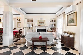 JOIVY Splendid 4-BR House w/Swimming Pool & Sea View