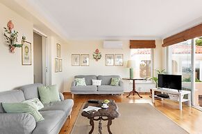 JOIVY Splendid 4-BR House w/Swimming Pool & Sea View