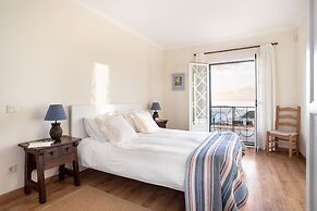 JOIVY Splendid 4-BR House w/Swimming Pool & Sea View