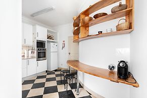 JOIVY Splendid 4-BR House w/Swimming Pool & Sea View