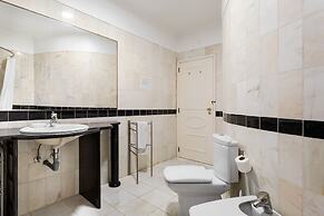 JOIVY Splendid 4-BR House w/Swimming Pool & Sea View