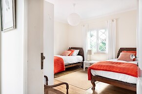 JOIVY Splendid 4-BR House w/Swimming Pool & Sea View