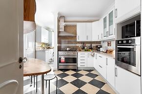 JOIVY Splendid 4-BR House w/Swimming Pool & Sea View