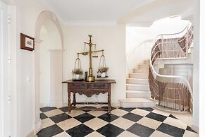 JOIVY Splendid 4-BR House w/Swimming Pool & Sea View