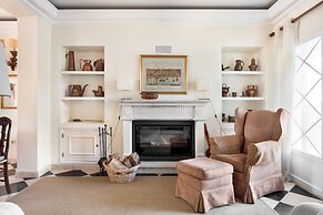 JOIVY Splendid 4-BR House w/Swimming Pool & Sea View