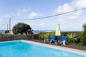 JOIVY Splendid 4-BR House w/Swimming Pool & Sea View