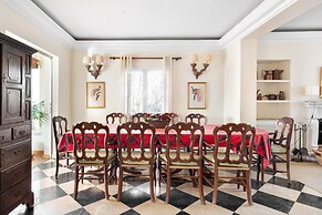 JOIVY Splendid 4-BR House w/Swimming Pool & Sea View