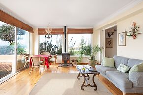 JOIVY Splendid 4-BR House w/Swimming Pool & Sea View