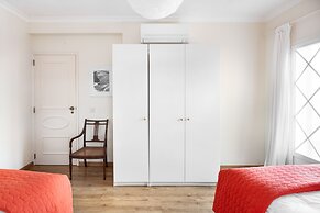 JOIVY Splendid 4-BR House w/Swimming Pool & Sea View