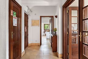JOIVY 3-BR Cottage w/Terrace & Garden in Colares