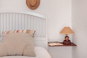 JOIVY 3-BR Cottage w/Terrace & Garden in Colares