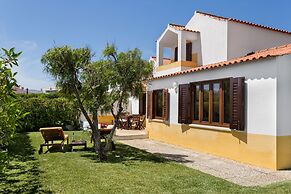 JOIVY 3-BR Cottage w/Terrace & Garden in Colares