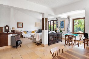JOIVY 3-BR Cottage w/Terrace & Garden in Colares