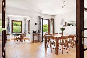 JOIVY 3-BR Cottage w/Terrace & Garden in Colares