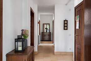JOIVY 3-BR Cottage w/Terrace & Garden in Colares