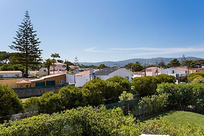 JOIVY 3-BR Cottage w/Terrace & Garden in Colares