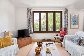 JOIVY 3-BR Cottage w/Terrace & Garden in Colares