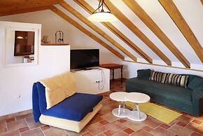 A2 - Studio With Balcony, Just 3 min to the Beach