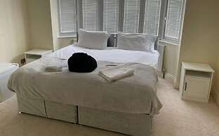 Spacious 3BR Home in Bedford for Big Groups