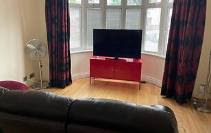 Spacious 3BR Home in Bedford for Big Groups