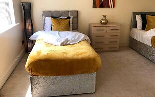 Spacious 3BR Home in Bedford for Big Groups