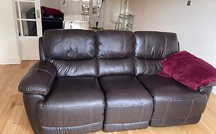 Spacious 3BR Home in Bedford for Big Groups