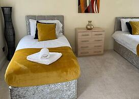 Spacious 3BR Home in Bedford for Big Groups