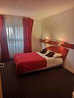 Hotel Mervil Airport
