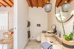 Stylish Luxury Loft Sleeps 4 San Gimignano Tuscany