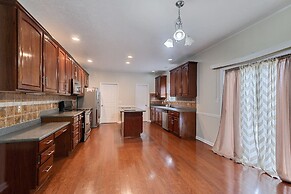 Incredibly Spacious Carmel Home With Fully Equipped Kitchen - 4700 Sq 