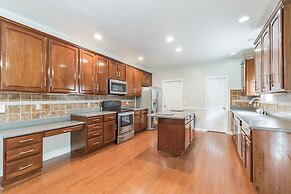 Incredibly Spacious Carmel Home With Fully Equipped Kitchen - 4700 Sq 