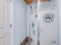 Fisherman's Inn 2 Bedroom Home by RedAwning