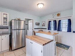 Fisherman's Inn 2 Bedroom Home by RedAwning