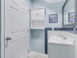 Fisherman's Inn 2 Bedroom Home by RedAwning