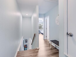 Fisherman's Inn 2 Bedroom Home by RedAwning