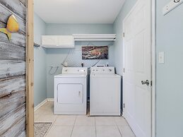 Fisherman's Inn 2 Bedroom Home by RedAwning