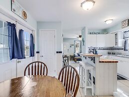 Fisherman's Inn 2 Bedroom Home by RedAwning