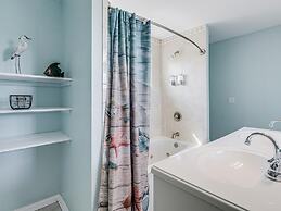 Fisherman's Inn 2 Bedroom Home by RedAwning