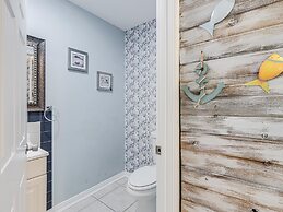 Fisherman's Inn 2 Bedroom Home by RedAwning