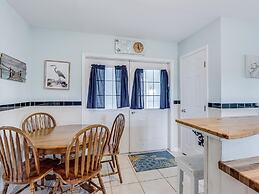 Fisherman's Inn 2 Bedroom Home by RedAwning