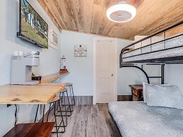 Fisherman's Inn 2 Bedroom Home by RedAwning