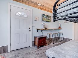 Fisherman's Inn 2 Bedroom Home by RedAwning