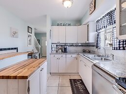 Fisherman's Inn 2 Bedroom Home by RedAwning