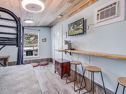 Fisherman's Inn 2 Bedroom Home by RedAwning