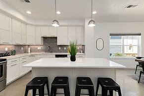 Gorgeous Townhome steps from the Brewery District!