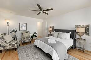 Gorgeous Townhome steps from the Brewery District!