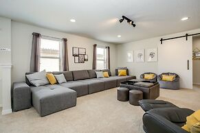 Saltwater Pool Private Pool Luxury Home! 6 Bedroom Home by RedAwning