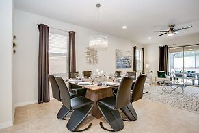 Saltwater Pool Private Pool Luxury Home! 6 Bedroom Home by RedAwning