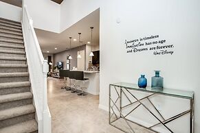 Saltwater Pool Private Pool Luxury Home! 6 Bedroom Home by RedAwning