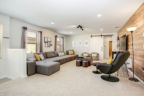 Saltwater Pool Private Pool Luxury Home! 6 Bedroom Home by RedAwning